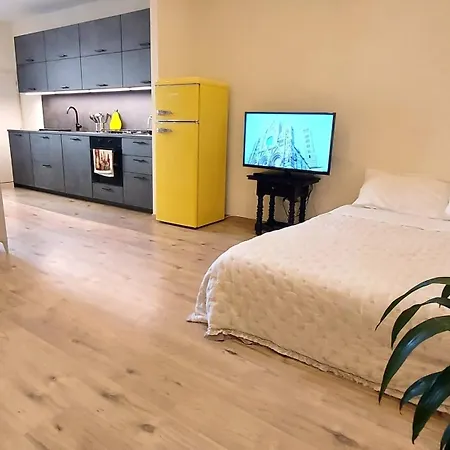 Historical Center Near The Duomo - E Luminoso アパート