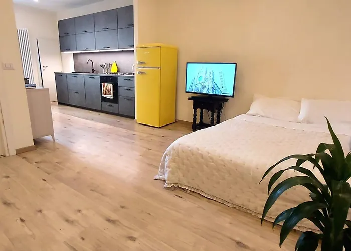 Historical Center Near The Duomo - E Luminoso Apartament