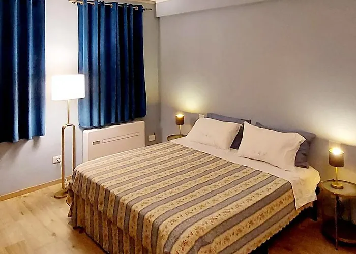 Historical Center Near The Duomo - E Luminoso Lägenhet